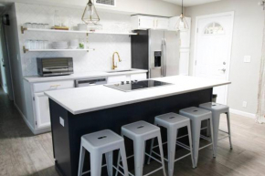Modern Comfy 4BR with Fun Backyard and Bikes, Walk to greenbelt!